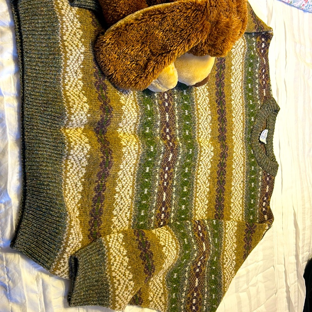 100% pure woolen sweater